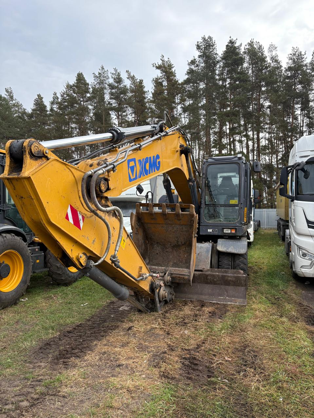 XCMG XE210* Экскаватор колесный XE210WD (Дизельный, 6,7 л, 184 л.с., АТ)