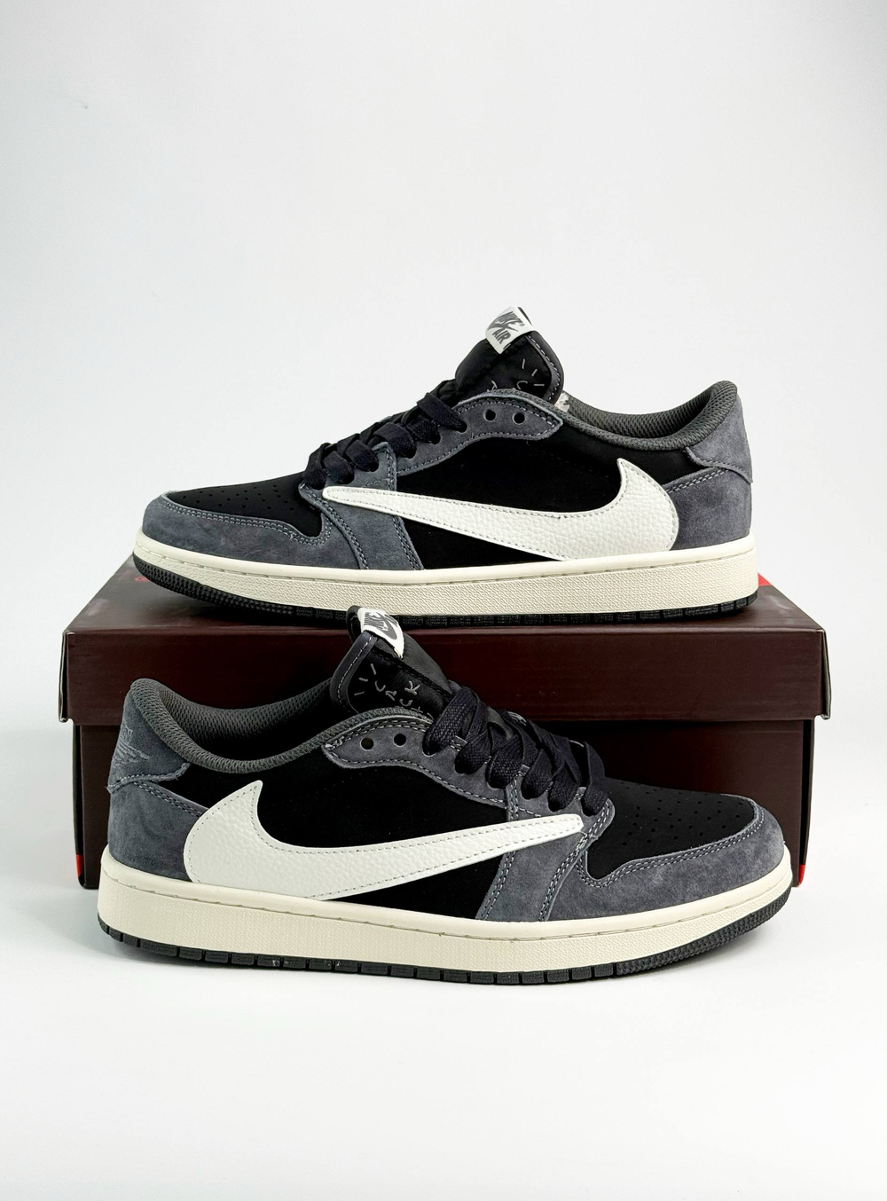 Кроссовки Nike Air Jordan 1 Low & Travis Scott #B99 (сер.)