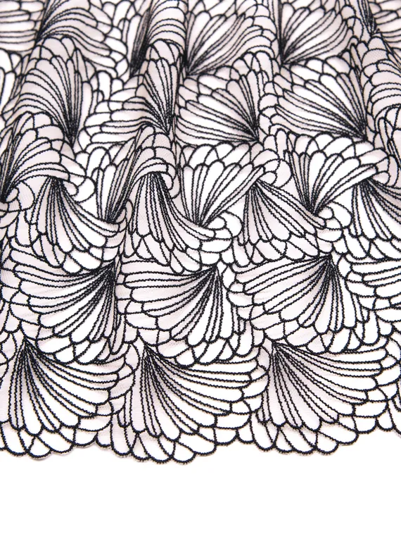 05-120 Вышивка на неэл. сетке 22 см, телесный/черный