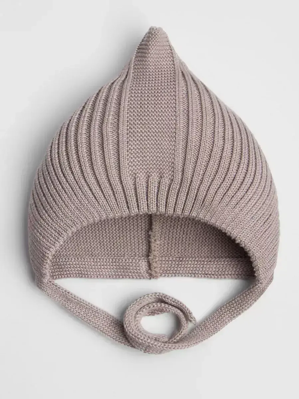 Чепчик для мальчика вязаный на завязках на осень