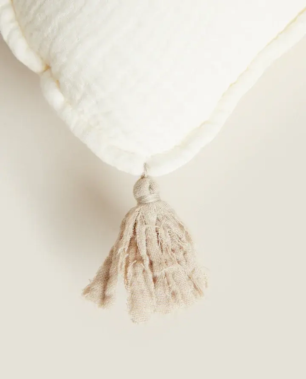 ZARA HOME ДЕТСКАЯ ПОДУШКА В ФОРМЕ ЗВЕЗДЫ, ЖЕЛТОВАТО-БЕЛЫЙ