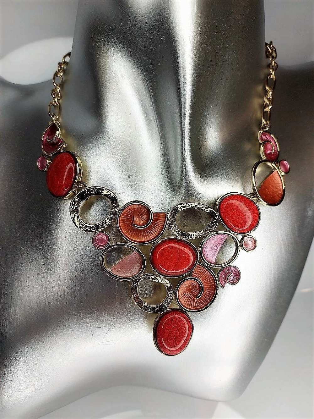 Комплект бижутерии. Набор, колье серьги "Колье Афродиты с серьгами" в коралловом цвете. C регулировкой длины.