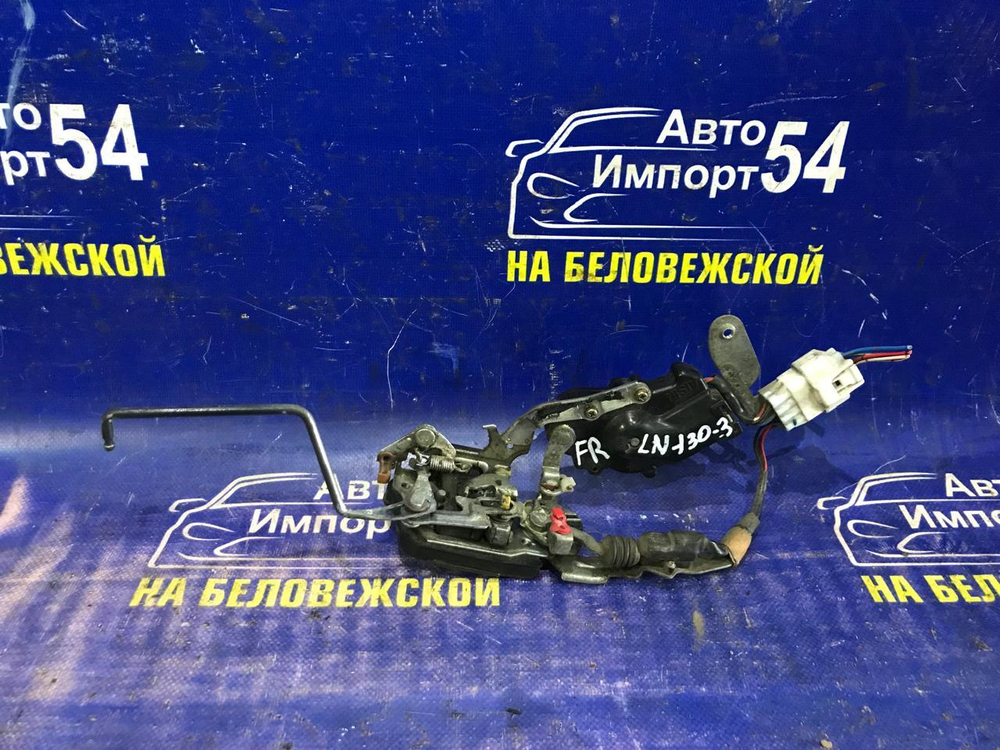 Замок двери передней правой TOYOTA HILUX SURF 1992