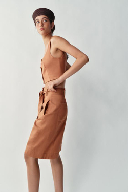 ZARA ДЛИННЫЕ ШОРТЫ С РЕМНЕМ, МЕДНЫЙ