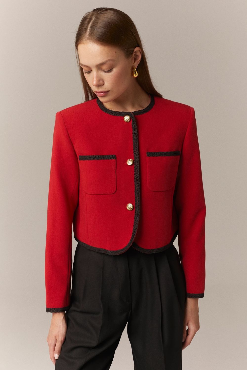 Пиджак в стиле Шанель красный