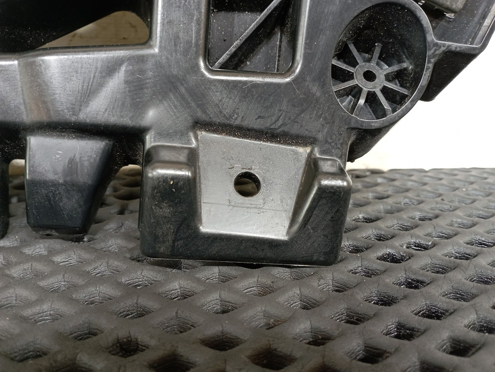 Кронштейн панели приборов 2020г.