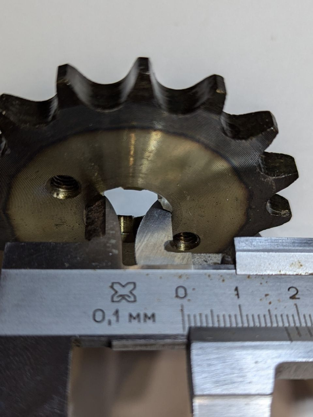 - Звезда ведущая передняя скоростная 428 - 16 для мотоцикла с валом 17 мм, сталь