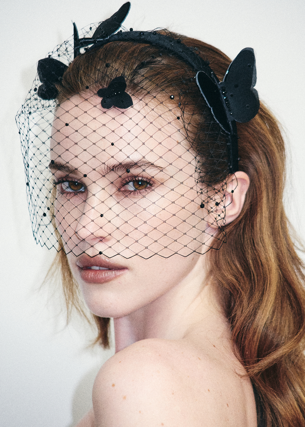 Вуаль с бабочками