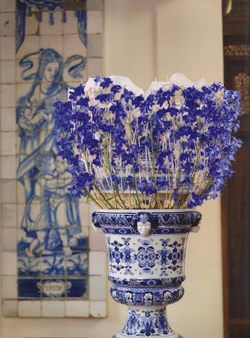 Royal Delft Masterpieces by Pim van den Akker