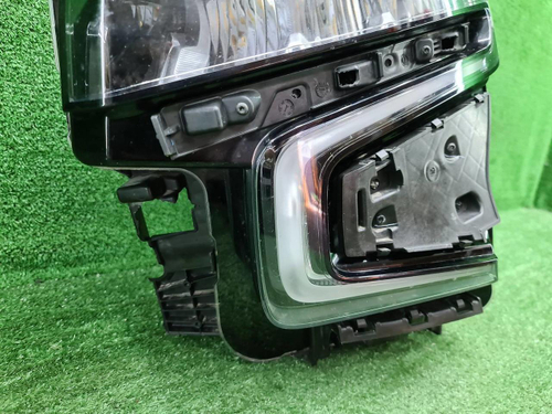 Битая Фара левая Chevrolet Tahoe 5 (2020-н.в.) LED