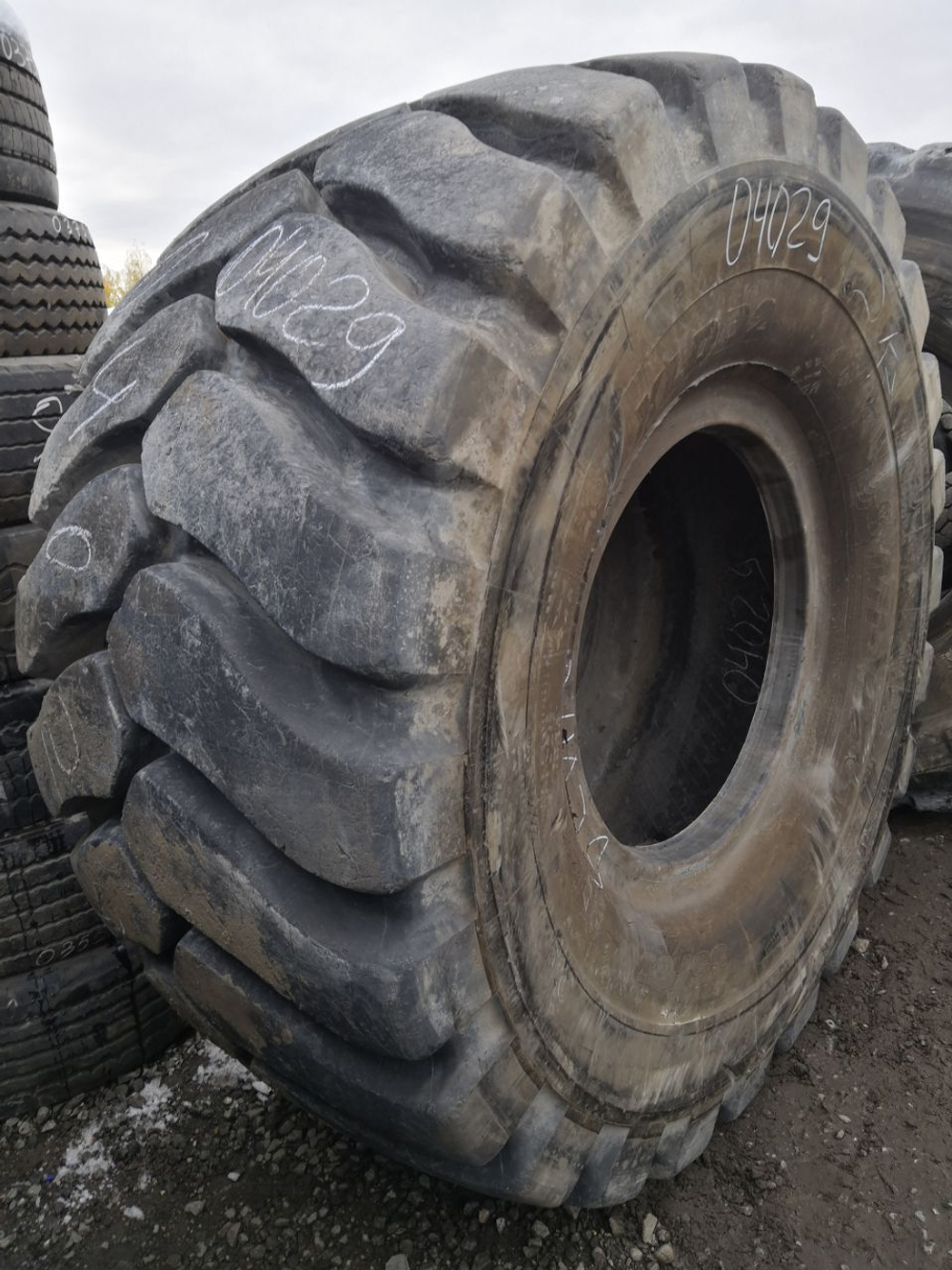 35/65R33 Michelin XLDD2 шина б/у