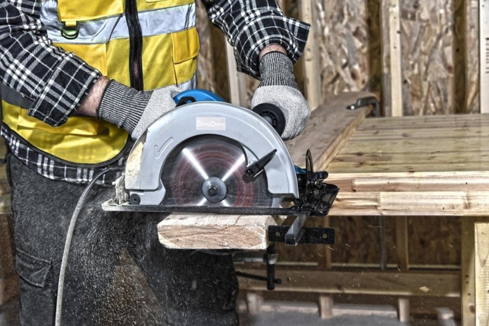 Пила циркулярная сетевая DongCheng DMY02-235