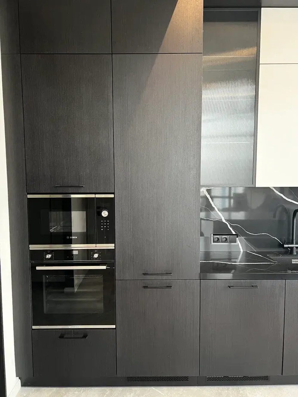 Современная кухня в эмали