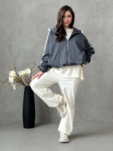 Графитовая оверсайз ветровка с кружевной отделкой