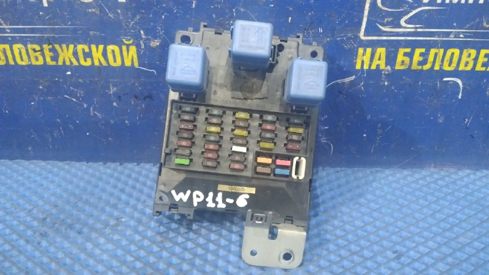 Блок предохранителей салонный NISSAN PRIMERA 1997