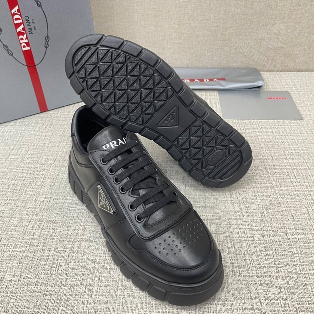 Кроссовки Prada