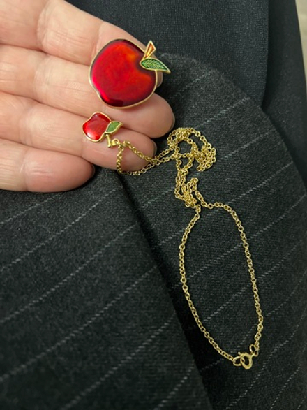 Подвеска яблочко Avon и брошь в подарок