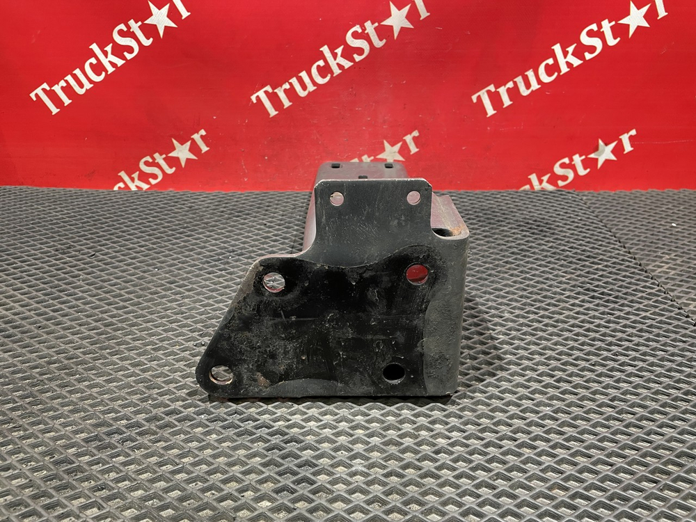 Кронштейн подножки левой