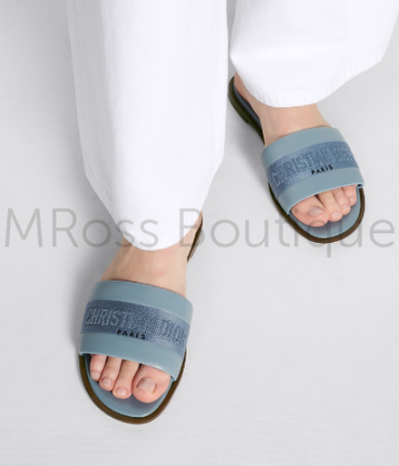 Кожаные голубые шлепанцы Dior Dway Slide с вышивкой