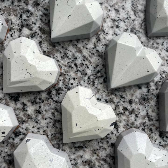 813 | Форма для шоколадных конфет &quot;Сердца и грани&quot; (275*175 мм)