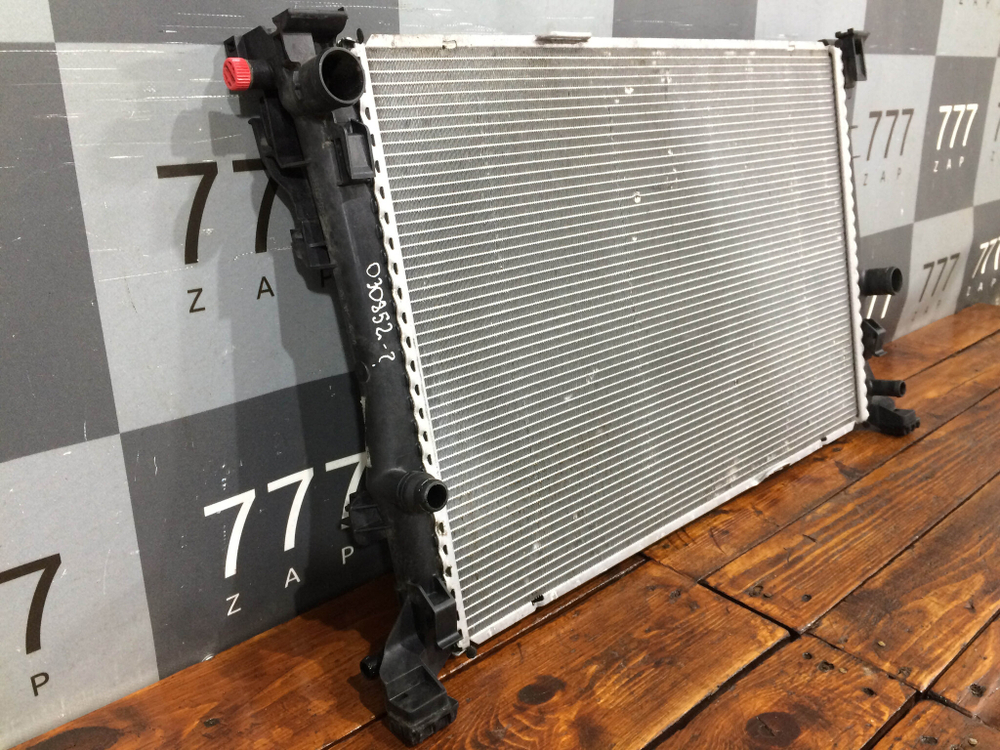 Радиатор двигателя Mercedes B-Class (W246) Б/У Оригинал A2465001303