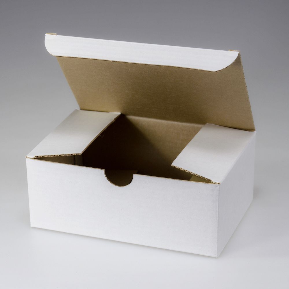 Коробка фирменная белая малая