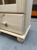 Шкаф витрина 113х321х86, Бритта, стеклянная для посуды, в гостиную, трехдверный, массив сосны, лак, Dipriz