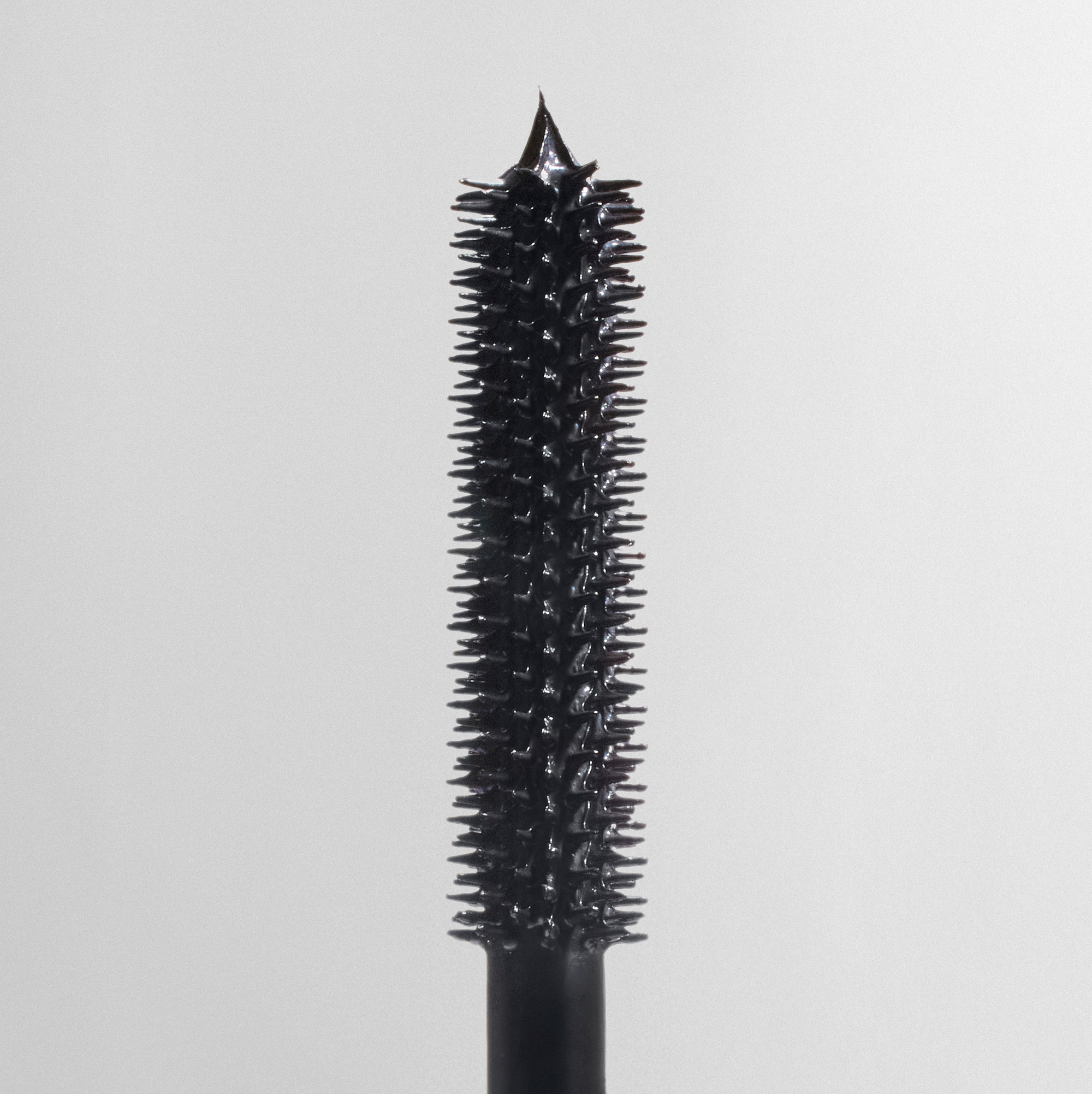 Тушь с эффектом накладных ресниц SUPREMATIC ULTRA BLACK 4,5 г