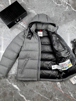 Пуховик Moncler