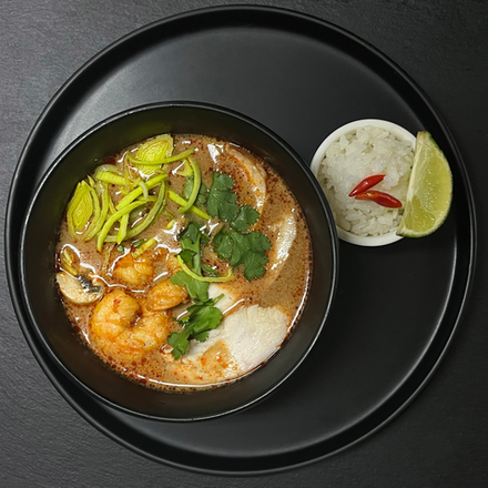 Том Ям с курицей и креветками