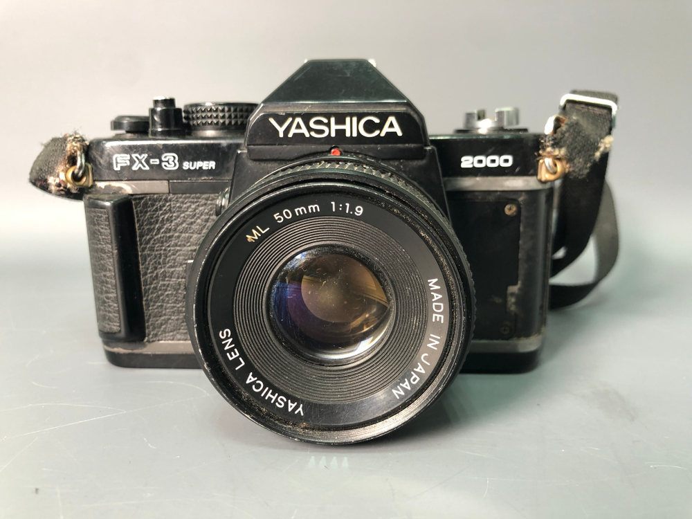 Yashica FX-3 Super + Yashica 50mm 1.9, присутствует плесень.