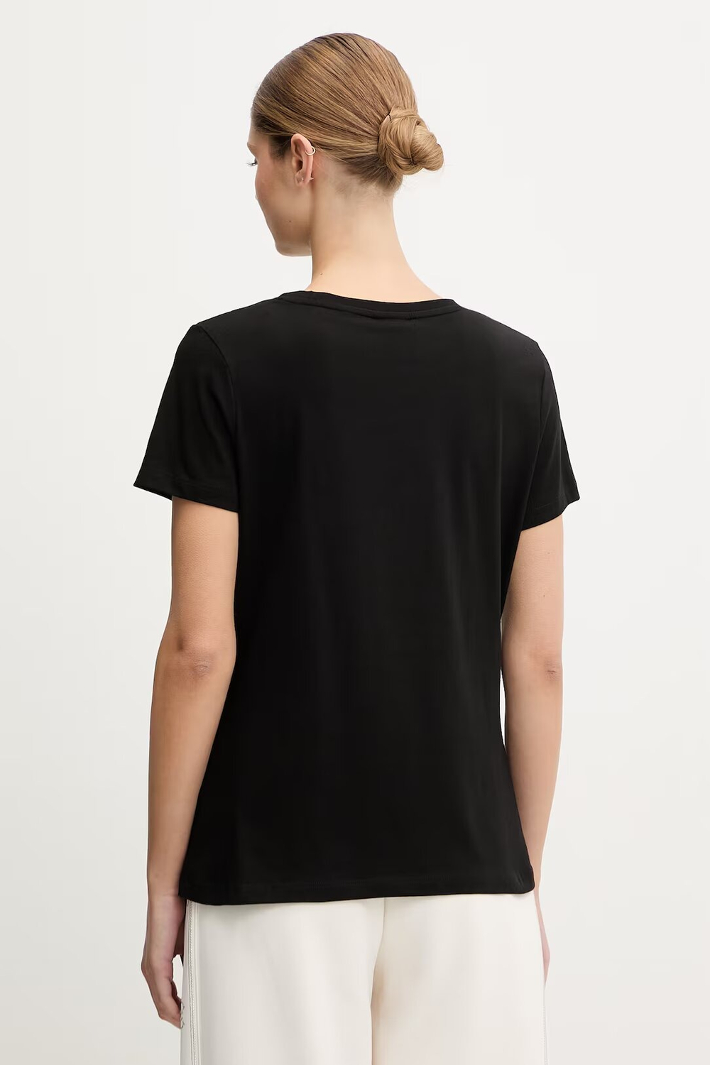 Футболка женская GUESS