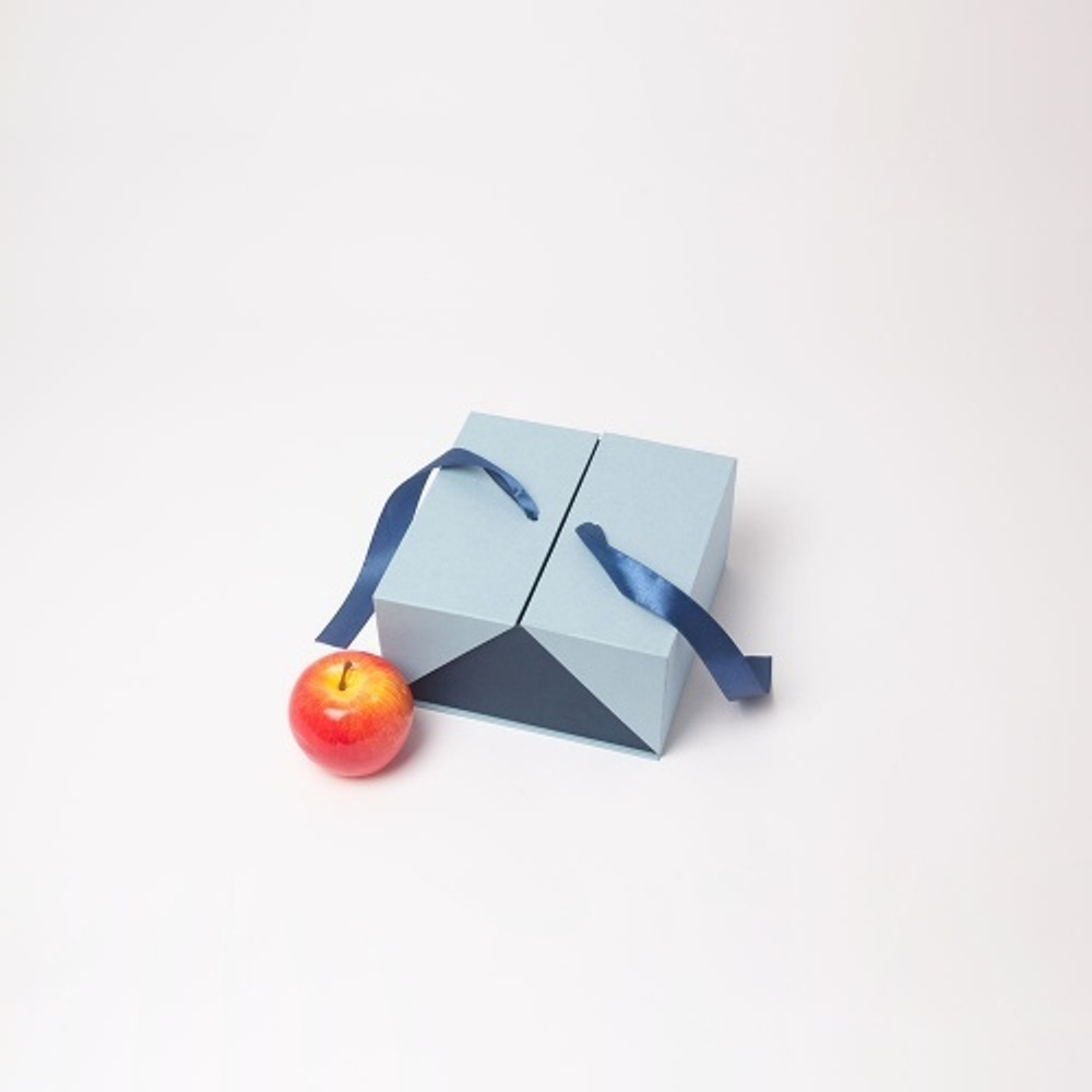 Коробка с откидной крышкой 18х10х18, синий/голубой, дизайнерская бумага, атласная лента