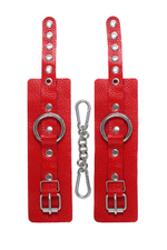 Красные мягкие кожаные наручники с люверсами