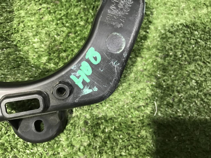 Кронштейн ПТФ левый Toyota Land Cruiser 200 (2015-2021)