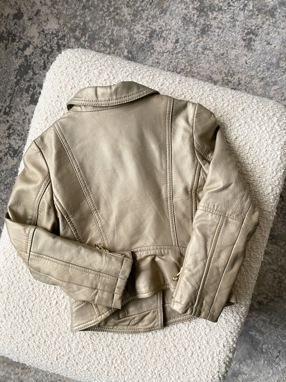 Кожаная куртка DKNY, 104