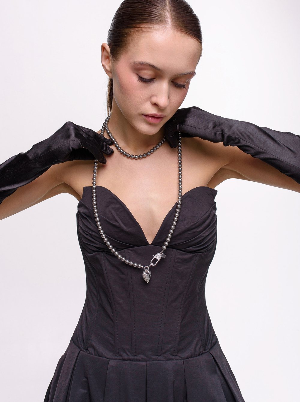 Колье "Long Dark Grey Heart" Silver
