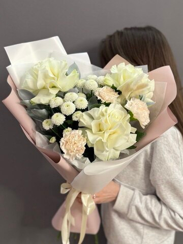 Авторский букет с белыми французскими розами