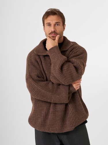 Шоколадный свитер крупной вязки QWE