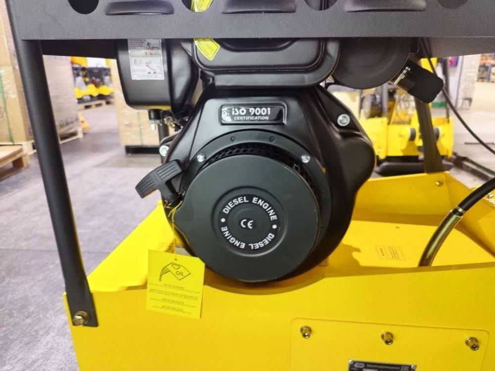 Виброплита реверсивная TOR C-330A дизельная - [315 кг / 38 кН / DIESEL 186FA]