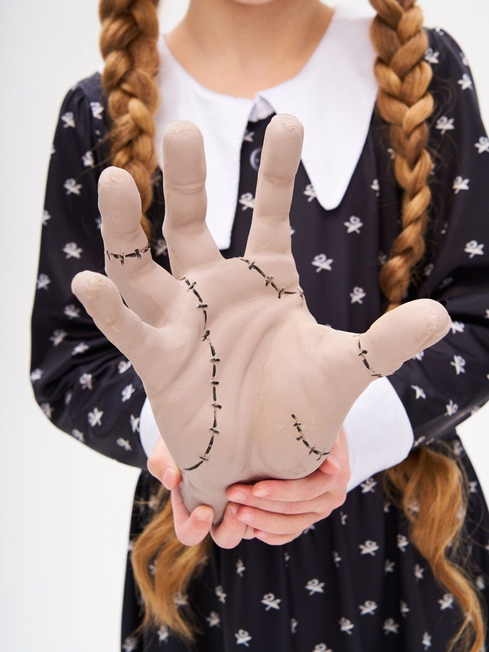 платье из сериала wednesday addams на Хэллоуин