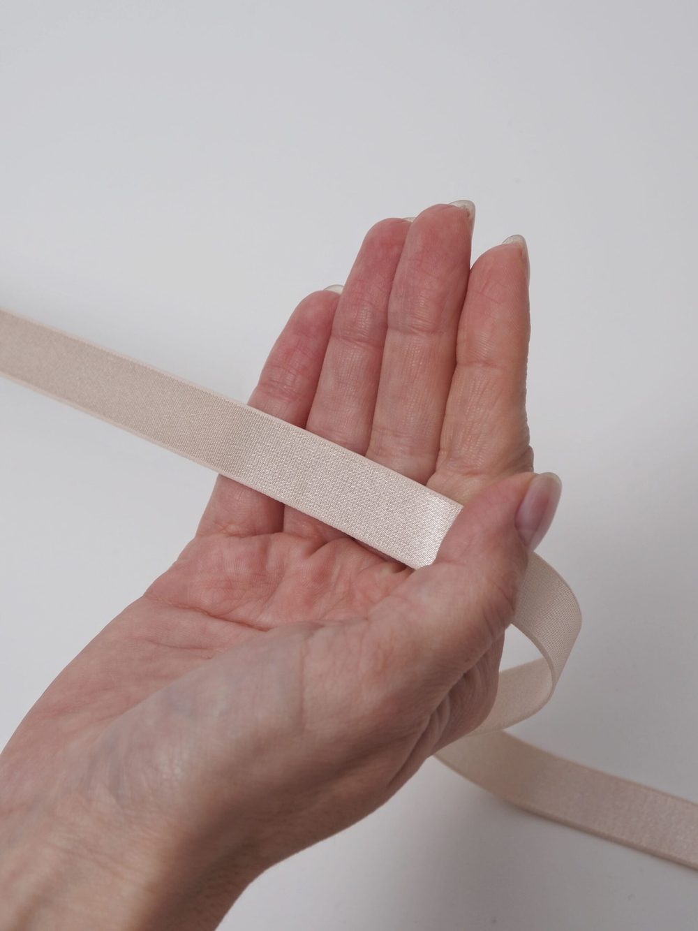 Резинка бретелечная глянцевая цвет серебристый пион ширина 15 мм