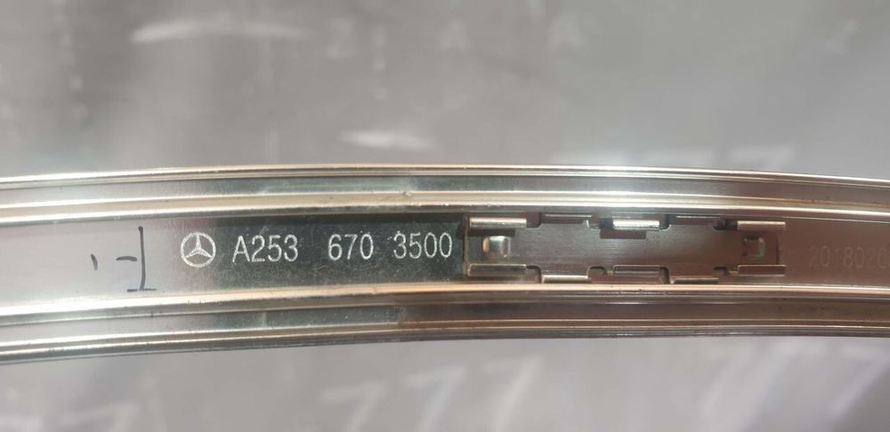 Молдинг двери задней левой Mercedes GLC (X253) 15-нв Б/У Оригинал A2536703500