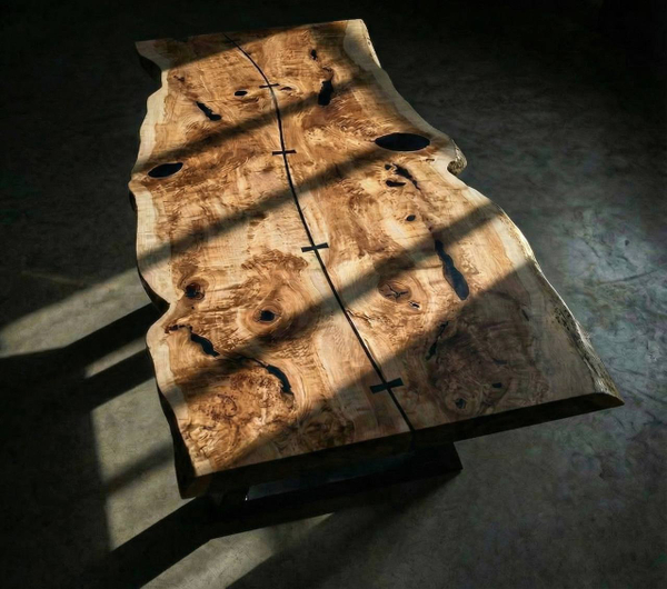 Стол тополь с фигурным сростком эпоксидной смолы бабочками