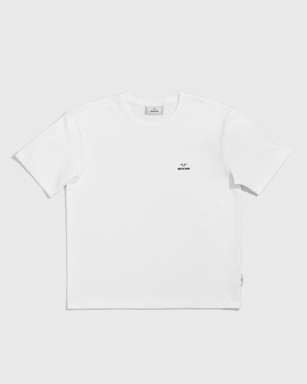 Футболка белая с лого на груди L