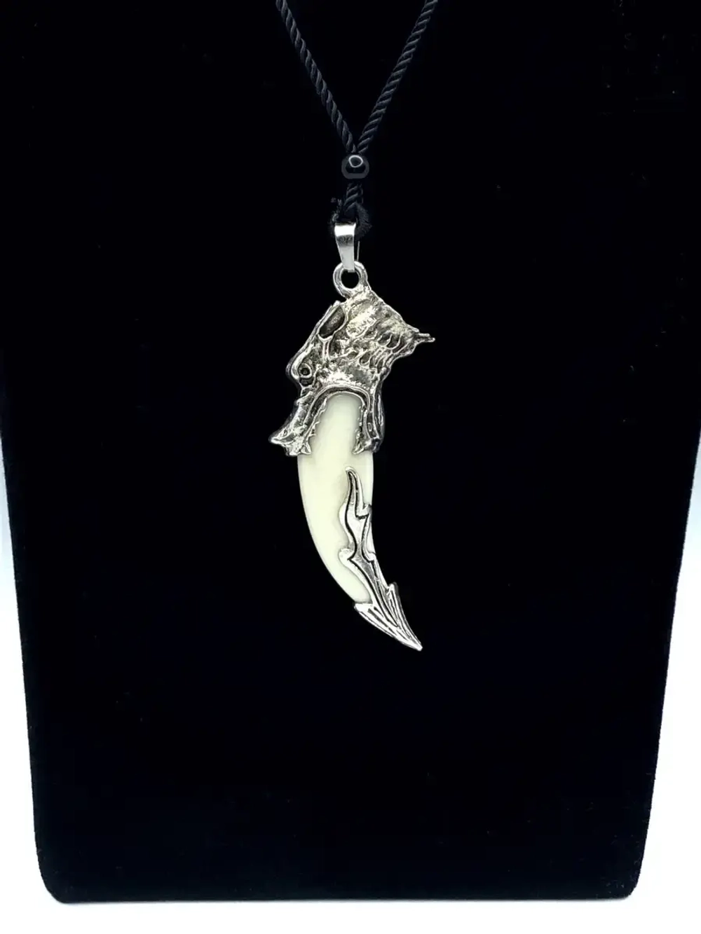 Амулет подвеска оберег Волчий Клык Зуб Волка талисман на шею