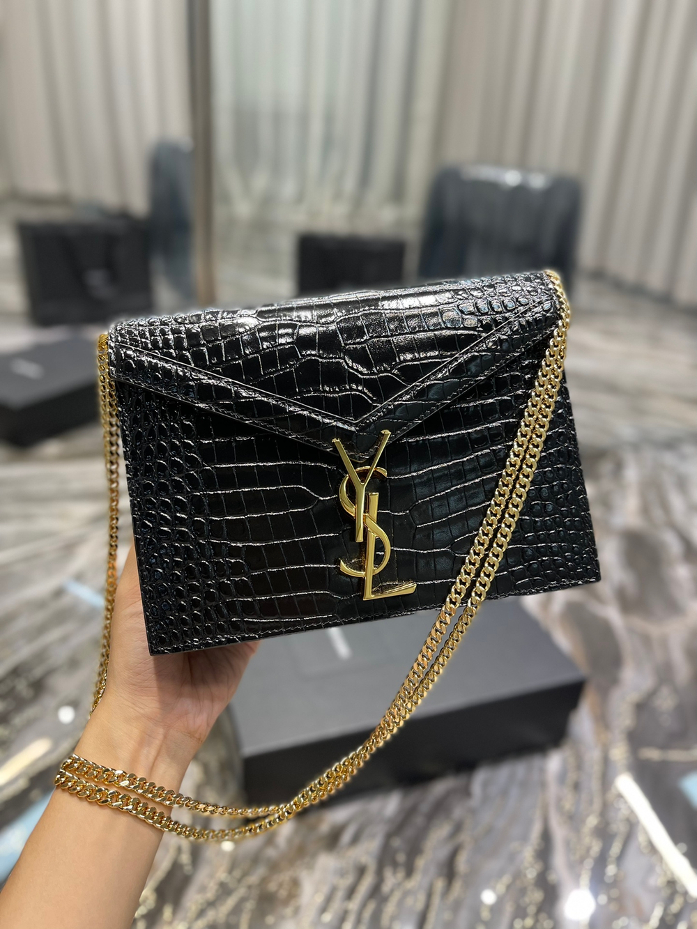 YSL Cassandra Medium 22 cm