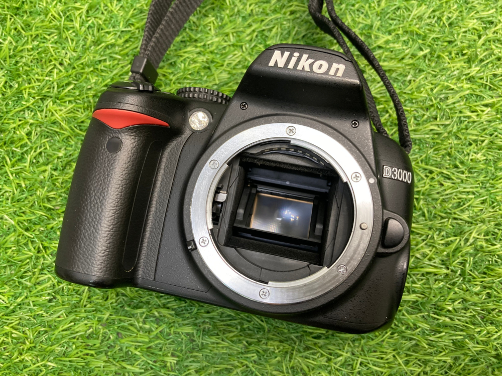 Nikon D3000 Kit 18-55mm 14.000 кадров