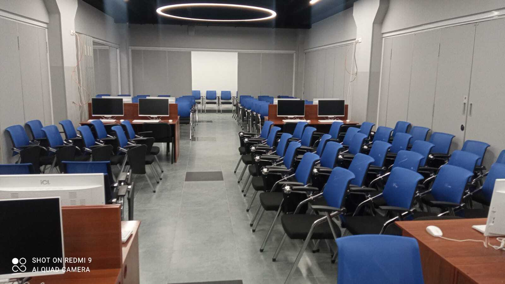 Стул для конференц зала с пюпитром
