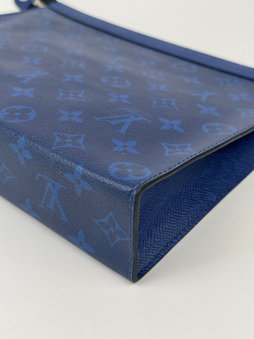 Папка Louis Vuitton Pochette Voyage
